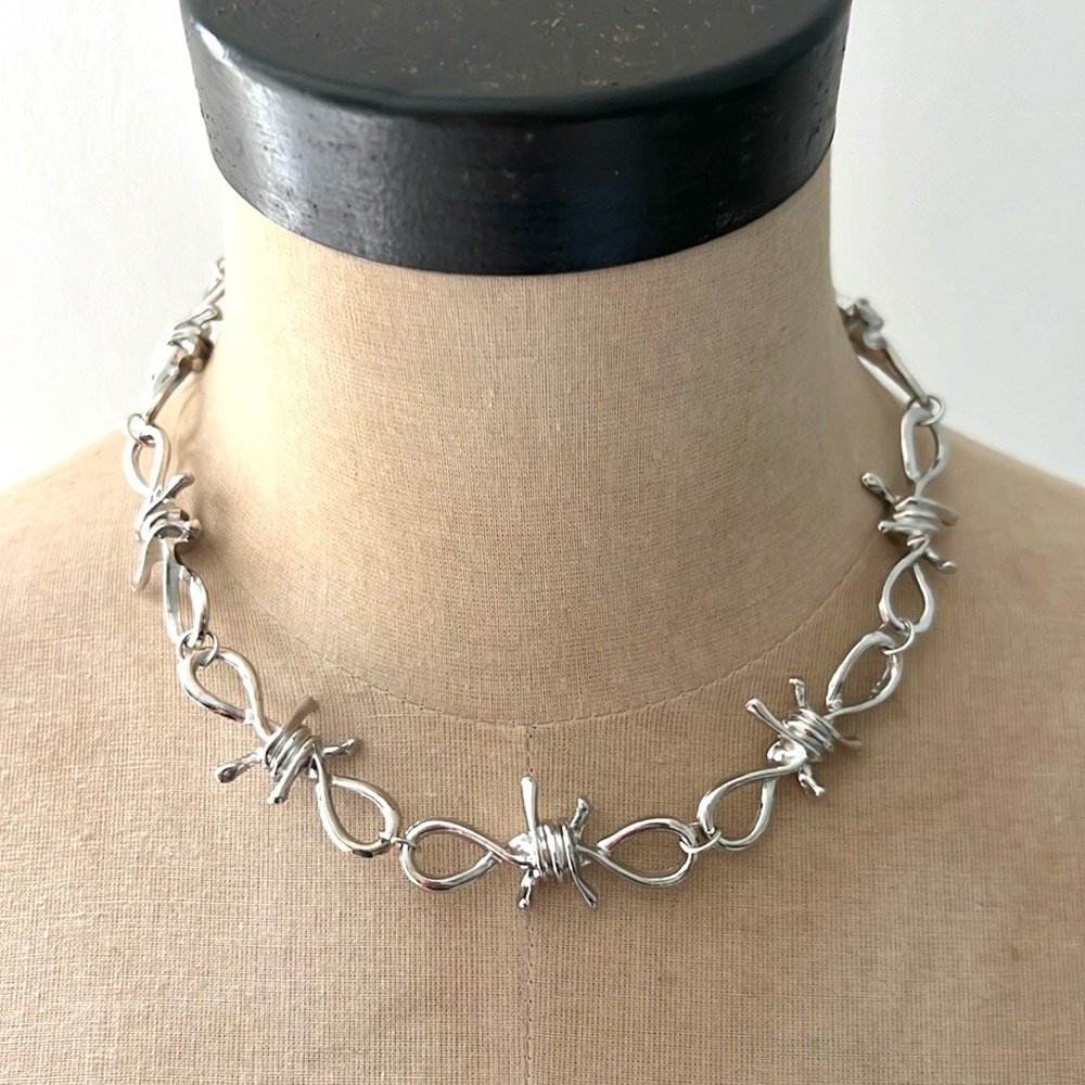 NEW Silver TWIST Necklace